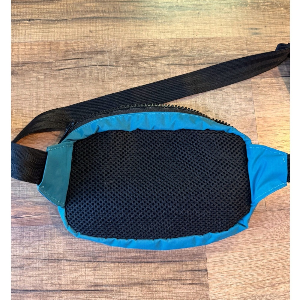 Amphipod Running Belt Hip Pack Teal Waist Pack Adjustable Gorpcore Fitness Bag - Picture 6 of 6